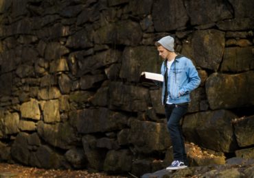 Helping Your Teen Read More This Summer