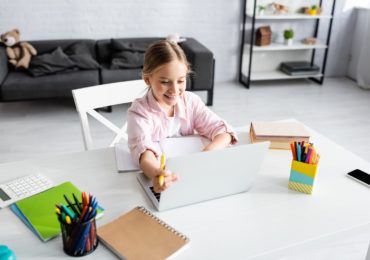 How to Help Kids Succeed in Online Learning
